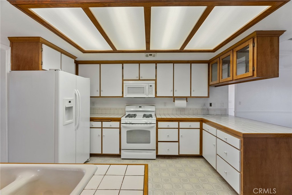 57622 Sierra Way Yucca Valley, CA 92284 - Photo 56 of 75 a kitchen with stainless steel appliances granite countertop a stove and a refrigerator