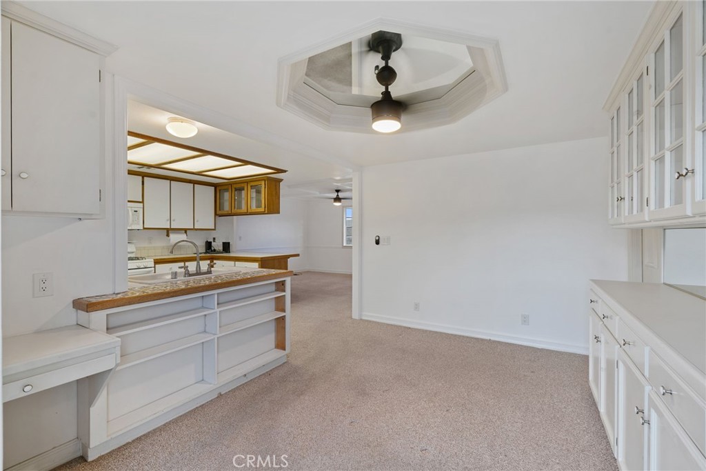 57622 Sierra Way Yucca Valley, CA 92284 - Photo 60 of 75 a bathroom with a double vanity sink a mirror and a bathtub