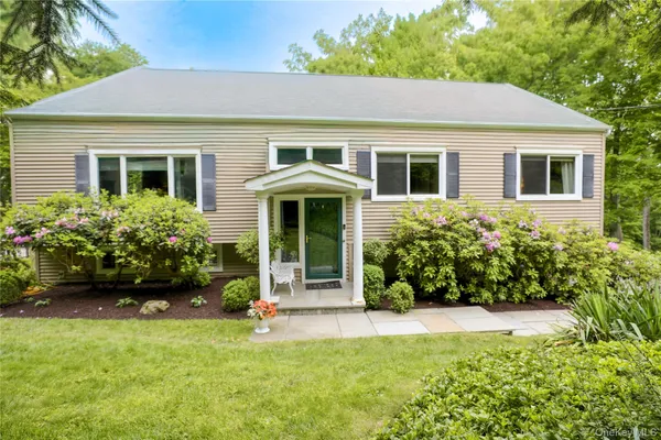 $899,999 | 7 David Road, Somers, NY 10589