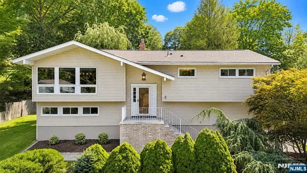 $5,500 | 2 Columbine Court, Montvale, NJ 07645