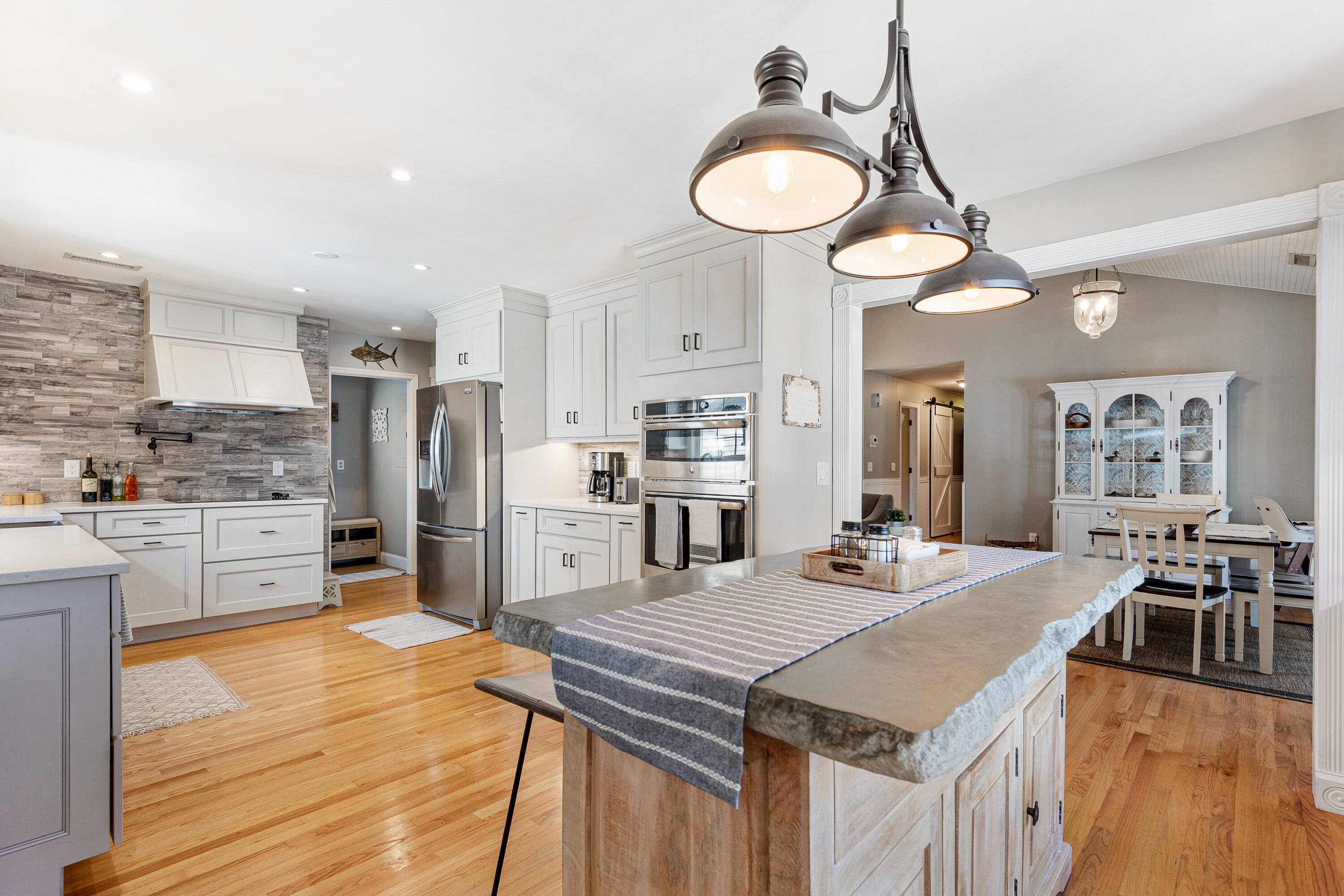 6288 Old Jacksonboro Road Ravenel, SC 29470 - Photo 19 of 78 6288OldJacksonboro- KeenEyeMarketing0018