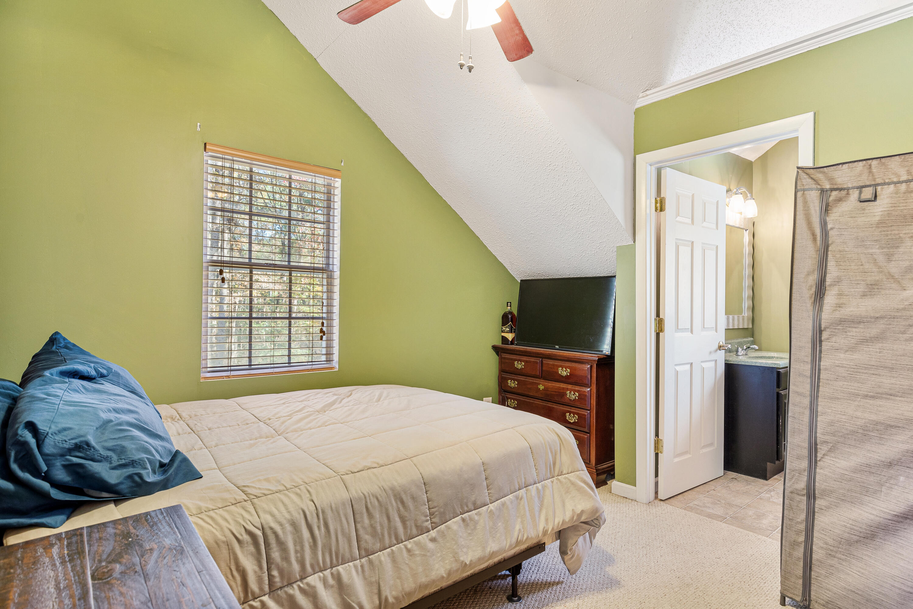 6288 Old Jacksonboro Road Ravenel, SC 29470 - Photo 43 of 78 6288OldJacksonboro- KeenEyeMarketing0043