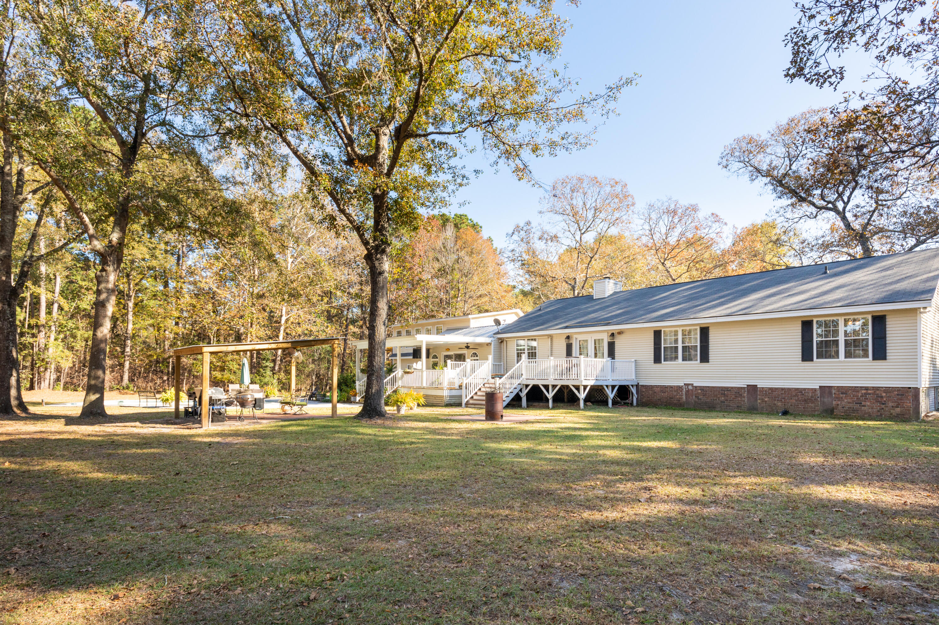 6288 Old Jacksonboro Road Ravenel, SC 29470 - Photo 57 of 78 6288OldJacksonboro- KeenEyeMarketing0059