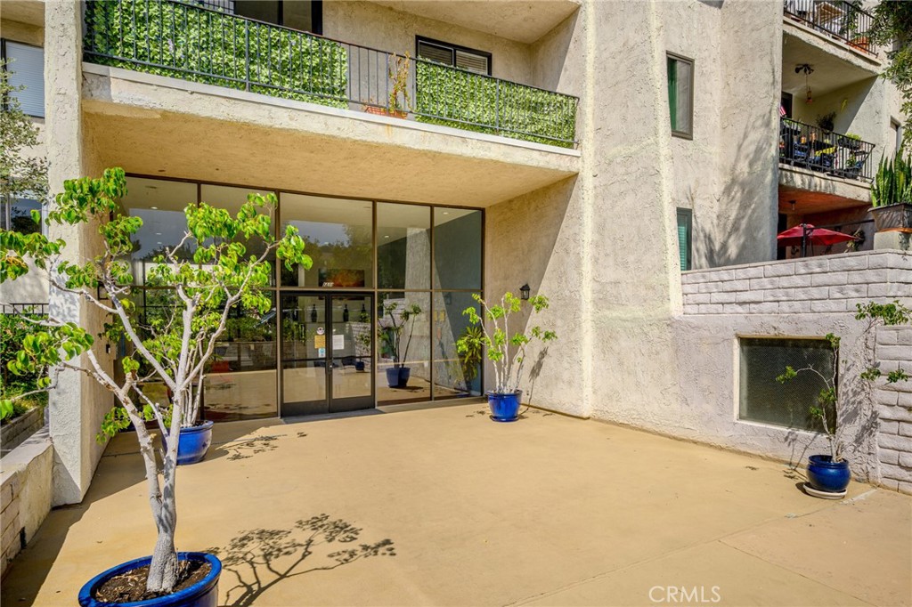 1401 Valley View Road, Unit 329 Glendale, CA 91202 - Photo 3 of 41 Gallery Image 3
