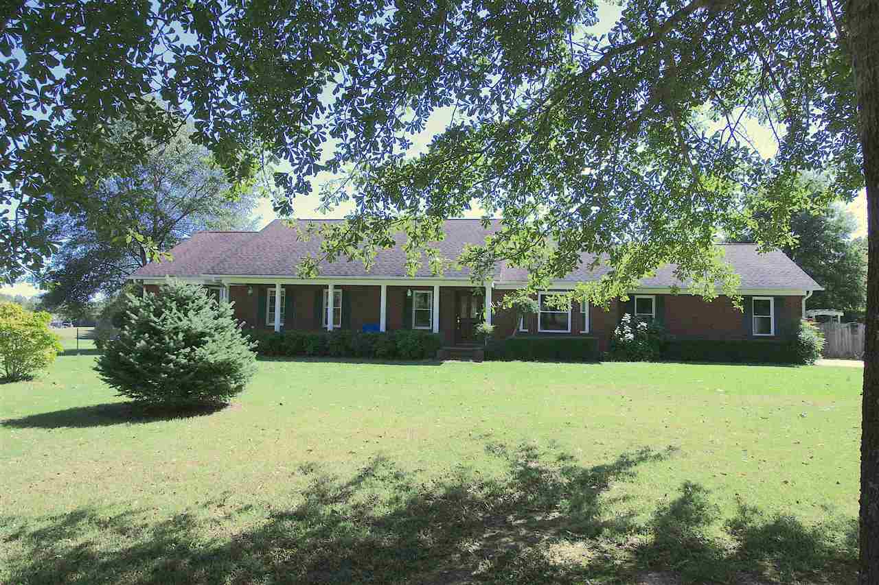 585 Cliffview Road Bolivar, TN 38008 - Photo 1 of 22 a front view of a house with yard and green space