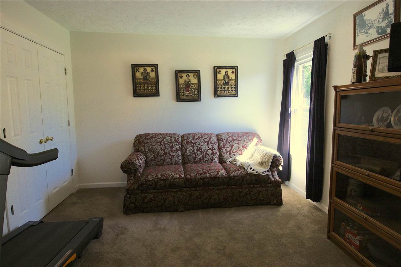585 Cliffview Road Bolivar, TN 38008 - Photo 20 of 22 a living room with furniture and a closet