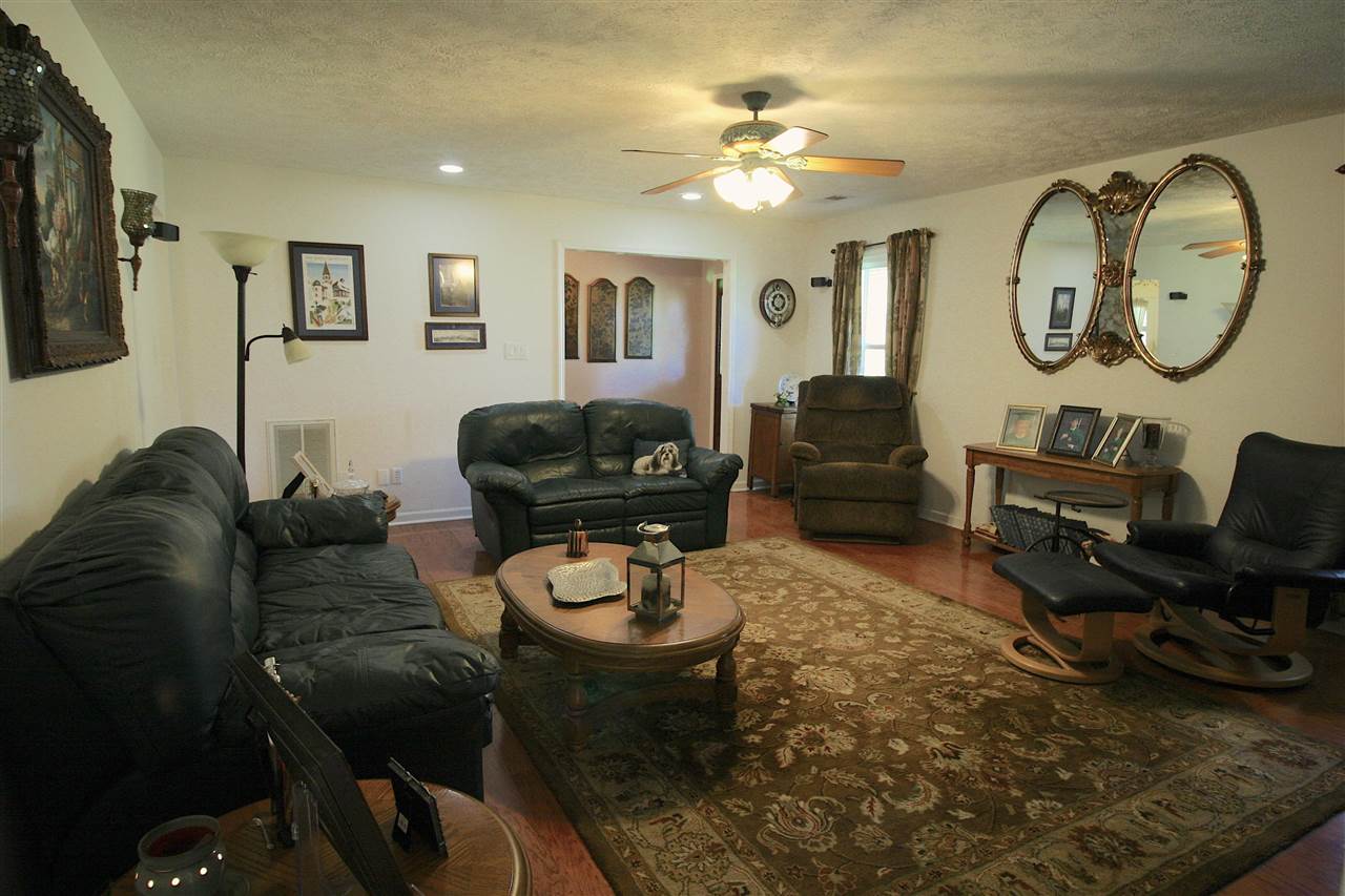 585 Cliffview Road Bolivar, TN 38008 - Photo 3 of 22 a living room with furniture a clock on wall and a flat screen tv