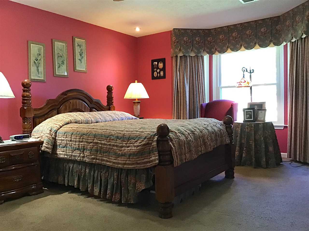 585 Cliffview Road Bolivar, TN 38008 - Photo 5 of 22 a bedroom with bed and a window