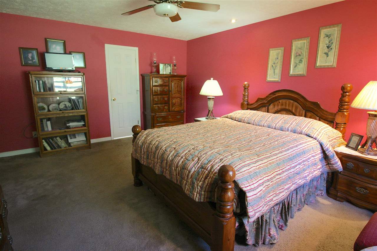 585 Cliffview Road Bolivar, TN 38008 - Photo 6 of 22 a spacious bedroom with a bed and dresser