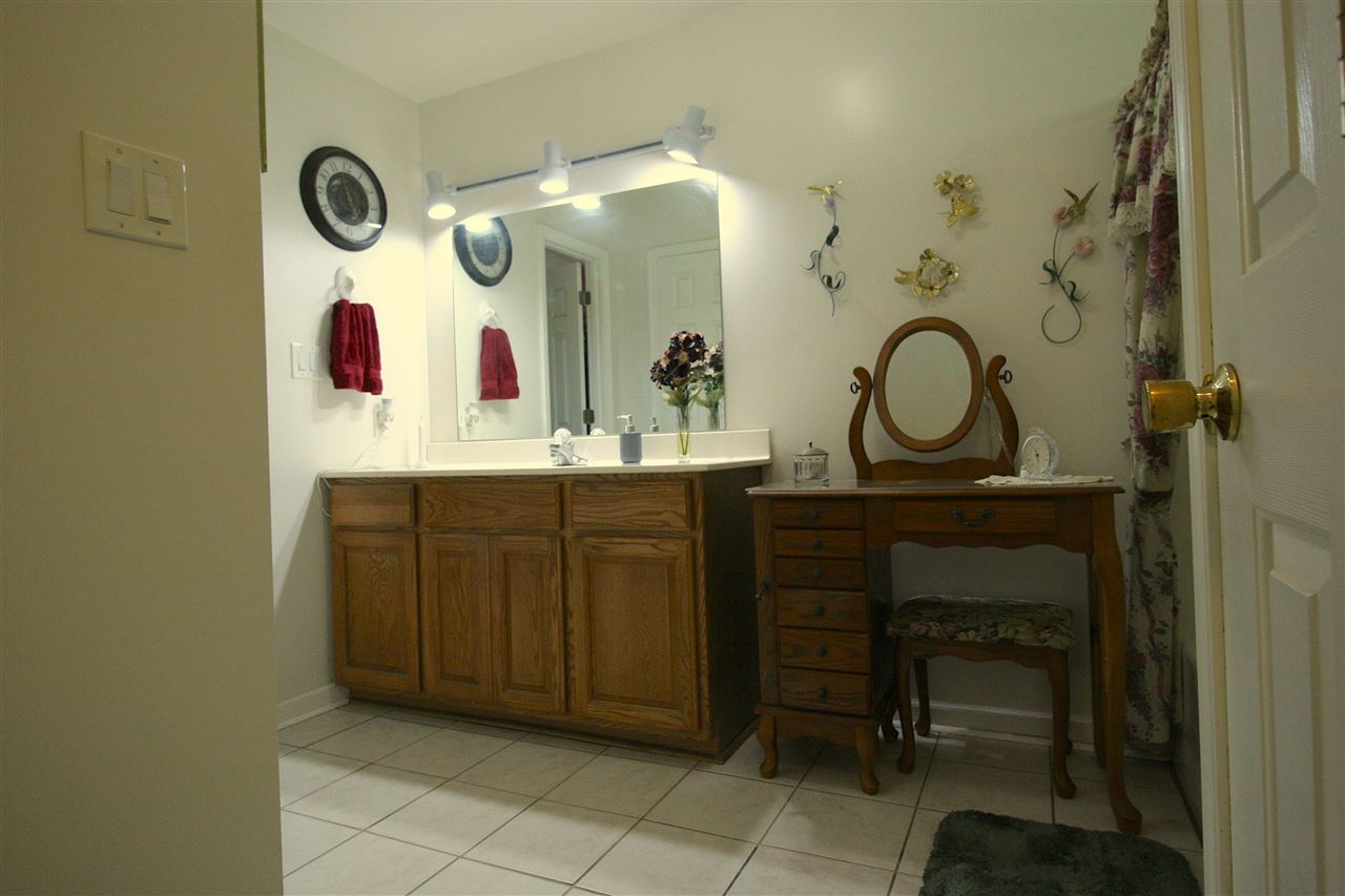585 Cliffview Road Bolivar, TN 38008 - Photo 8 of 22 a bathroom with a sink and a mirror