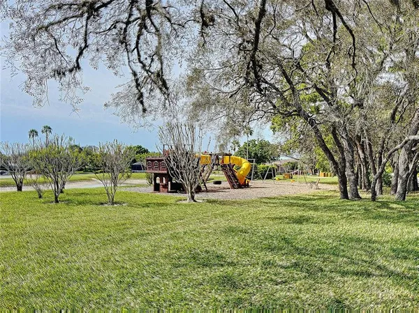 $1,995 | 9408 New Orleans Drive, Weeki Wachee, FL 34613