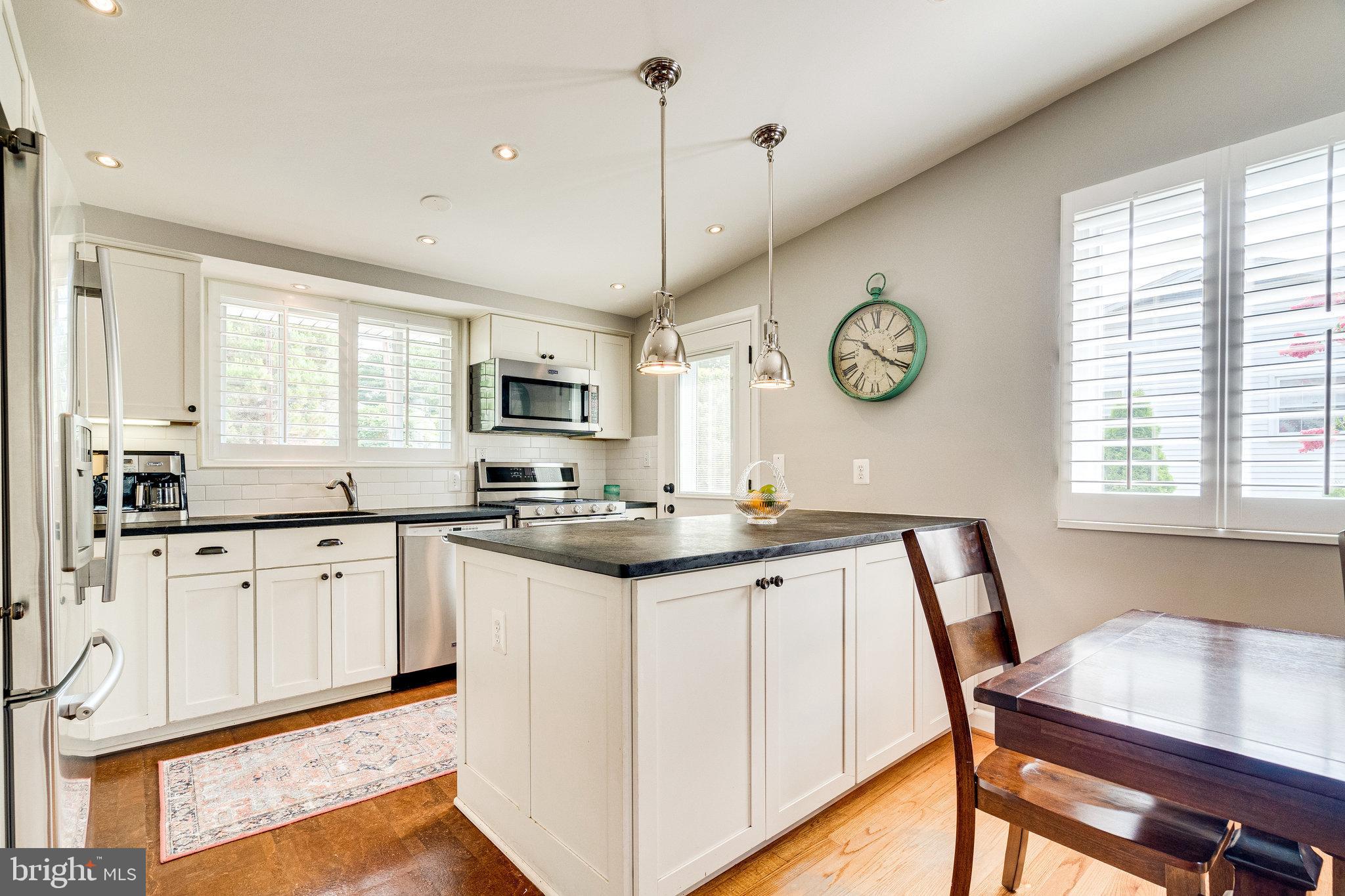 2930 Viewpoint Road Alexandria, VA 22314 - Photo 9 of 47 Gallery Image 9