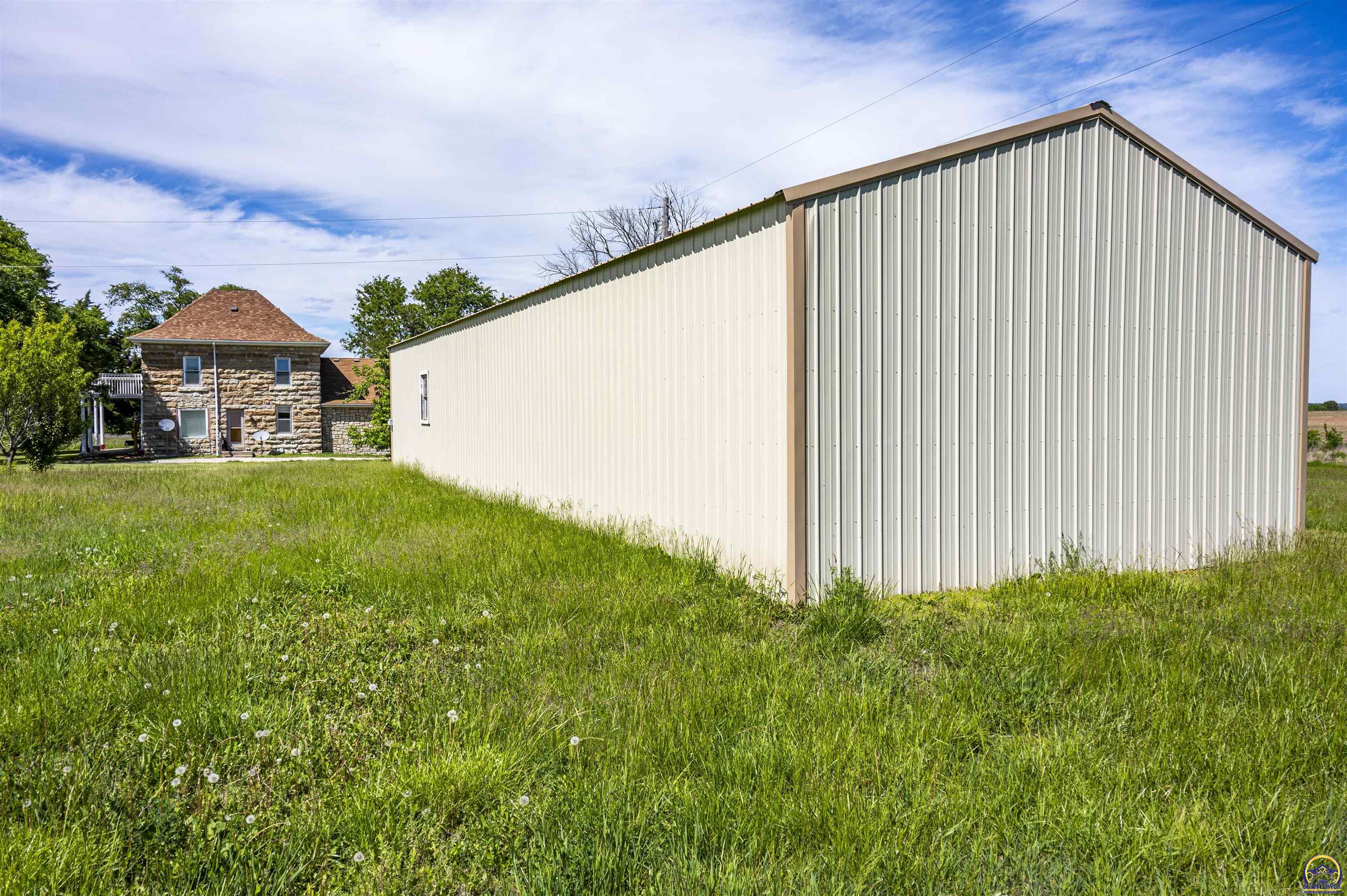 2026 Northwest Douglas Road Topeka, KS 66615 - Photo 16 of 94