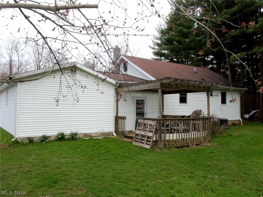 16850 Old State Road Middlefield, OH 44062 - Photo 18 of 23 Rear deck off Entry/Bonus room