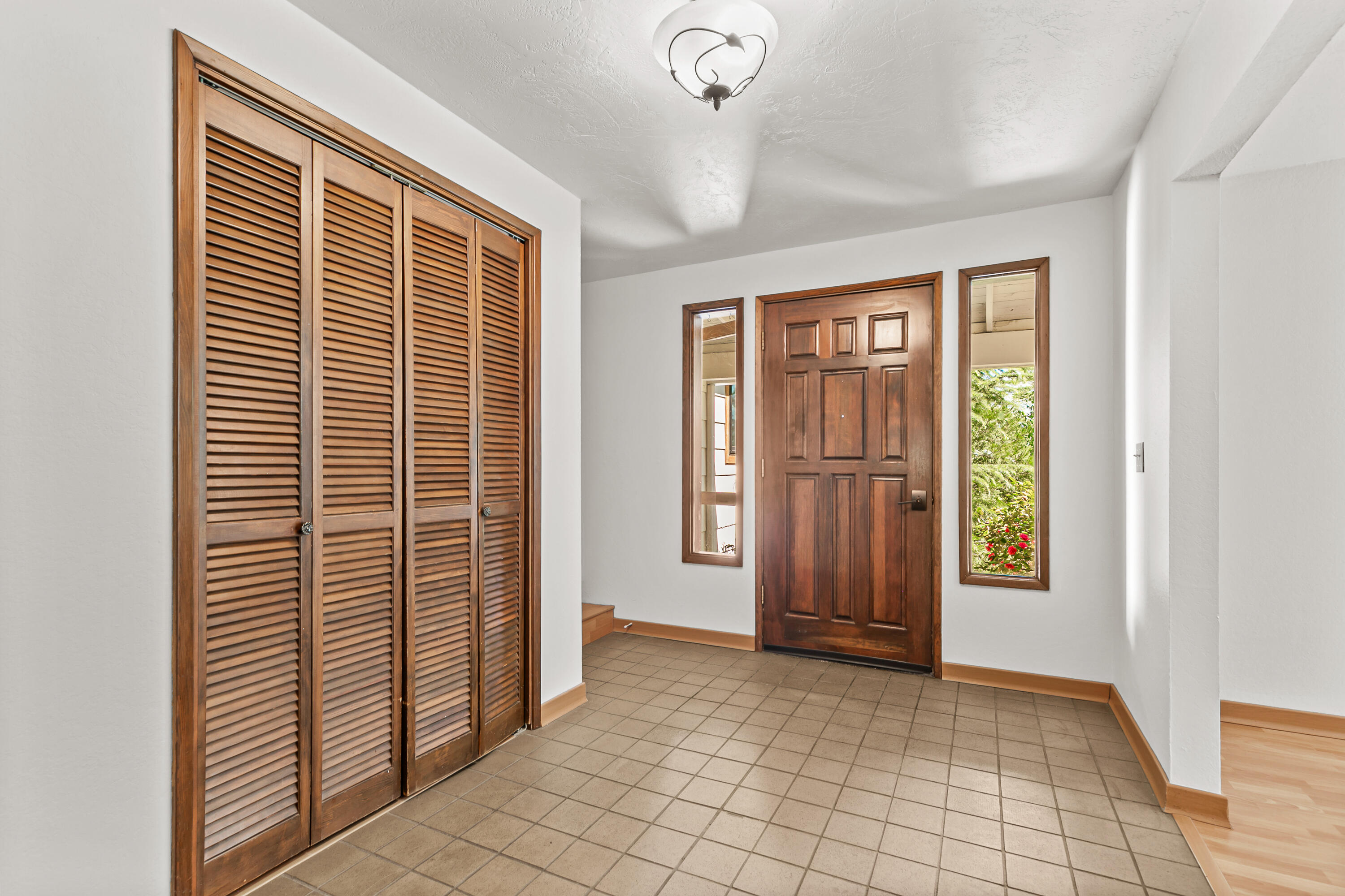 1015 Oneida Circle Ashland, OR 97520 - Photo 3 of 31 1015 Oneida Circle, Ashland, OR 97520