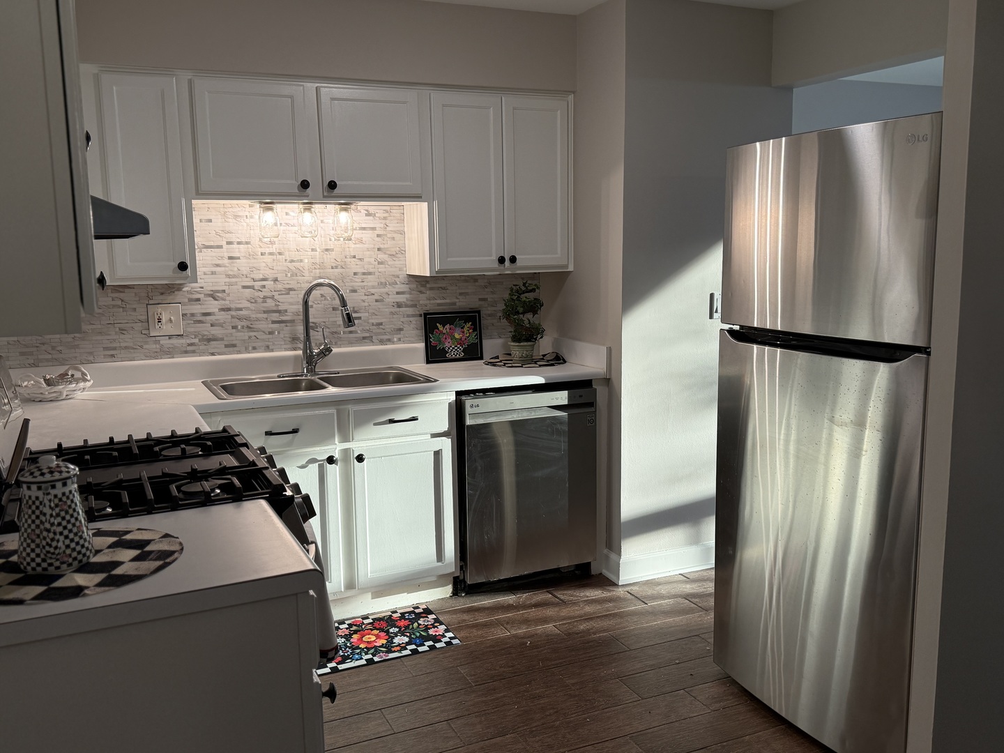 19380 Wolf Road, Unit 5 Mokena, IL 60448 - Photo 4 of 20 a kitchen with a stove refrigerator and cabinets