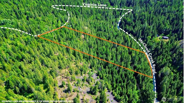 a view of a lush green field