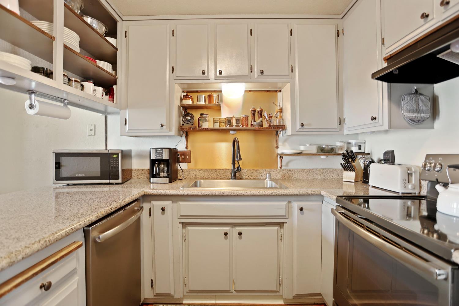 604 Edgebrook Court Modesto, CA 95354 - Photo 10 of 25