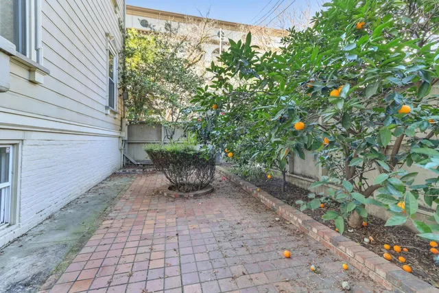 $1,050,000 | 915 11th Street, Sacramento, CA 95814