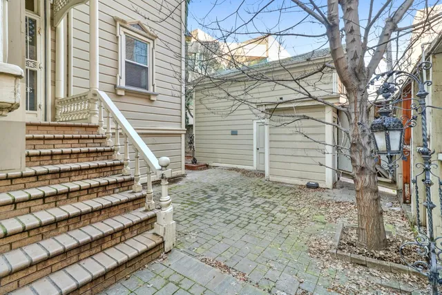 $1,050,000 | 915 11th Street, Sacramento, CA 95814