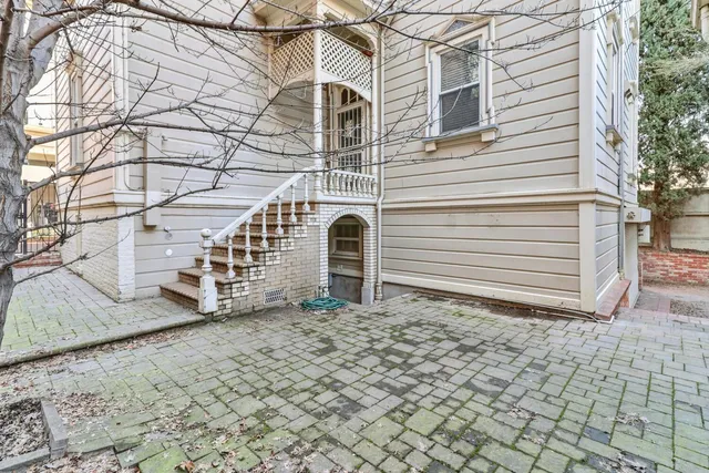 $1,050,000 | 915 11th Street, Sacramento, CA 95814