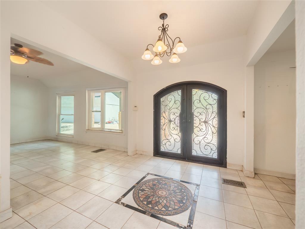 368 Riddle Road Cedar Creek, TX 78612 - Photo 5 of 16 a view of an empty room with a window