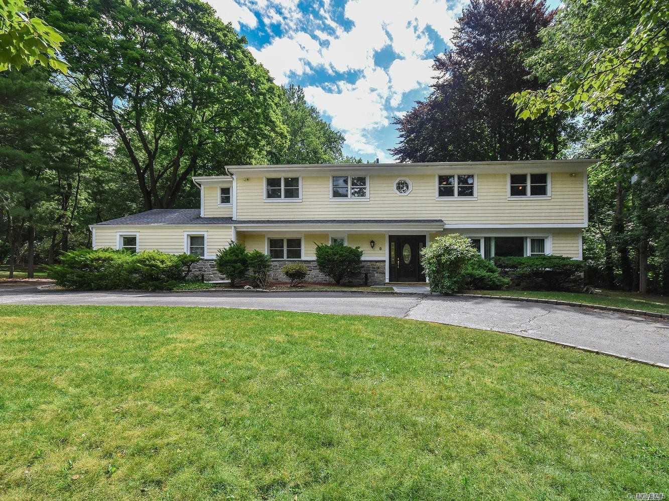 8 Cardinal Road Manhasset, NY 11030 - Photo 1 of 1 Gallery Image 1