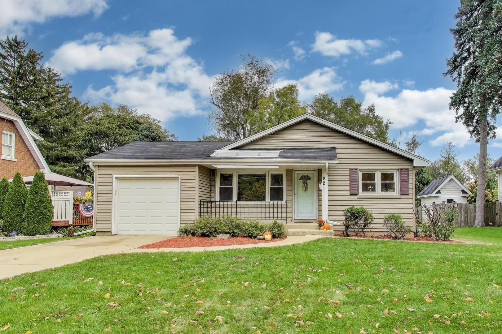 821 Warrenville Road Wheaton, IL 60189 - Photo 2 of 35 a front view of house with yard and green space