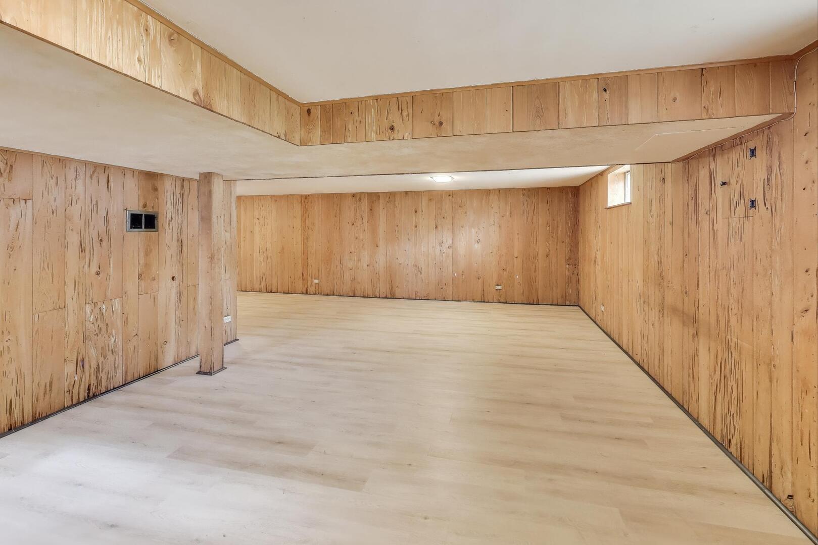 821 Warrenville Road Wheaton, IL 60189 - Photo 25 of 35 a view of an empty room