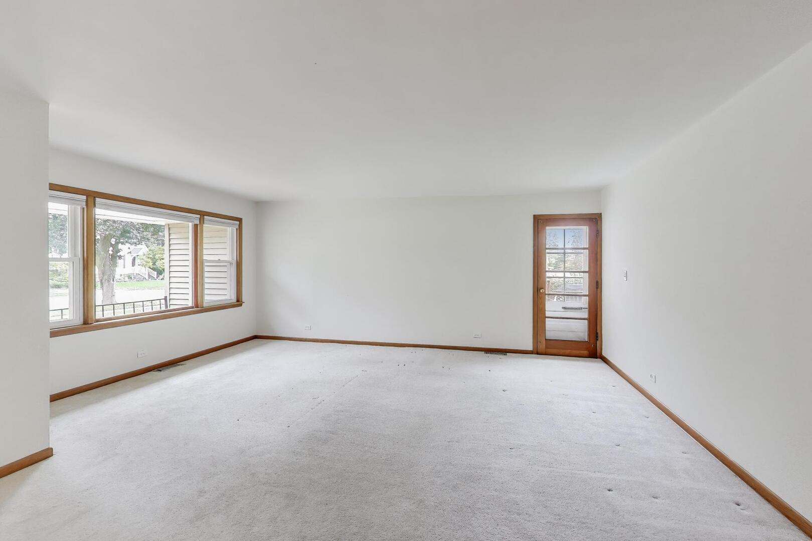 821 Warrenville Road Wheaton, IL 60189 - Photo 7 of 35 an empty room with windows
