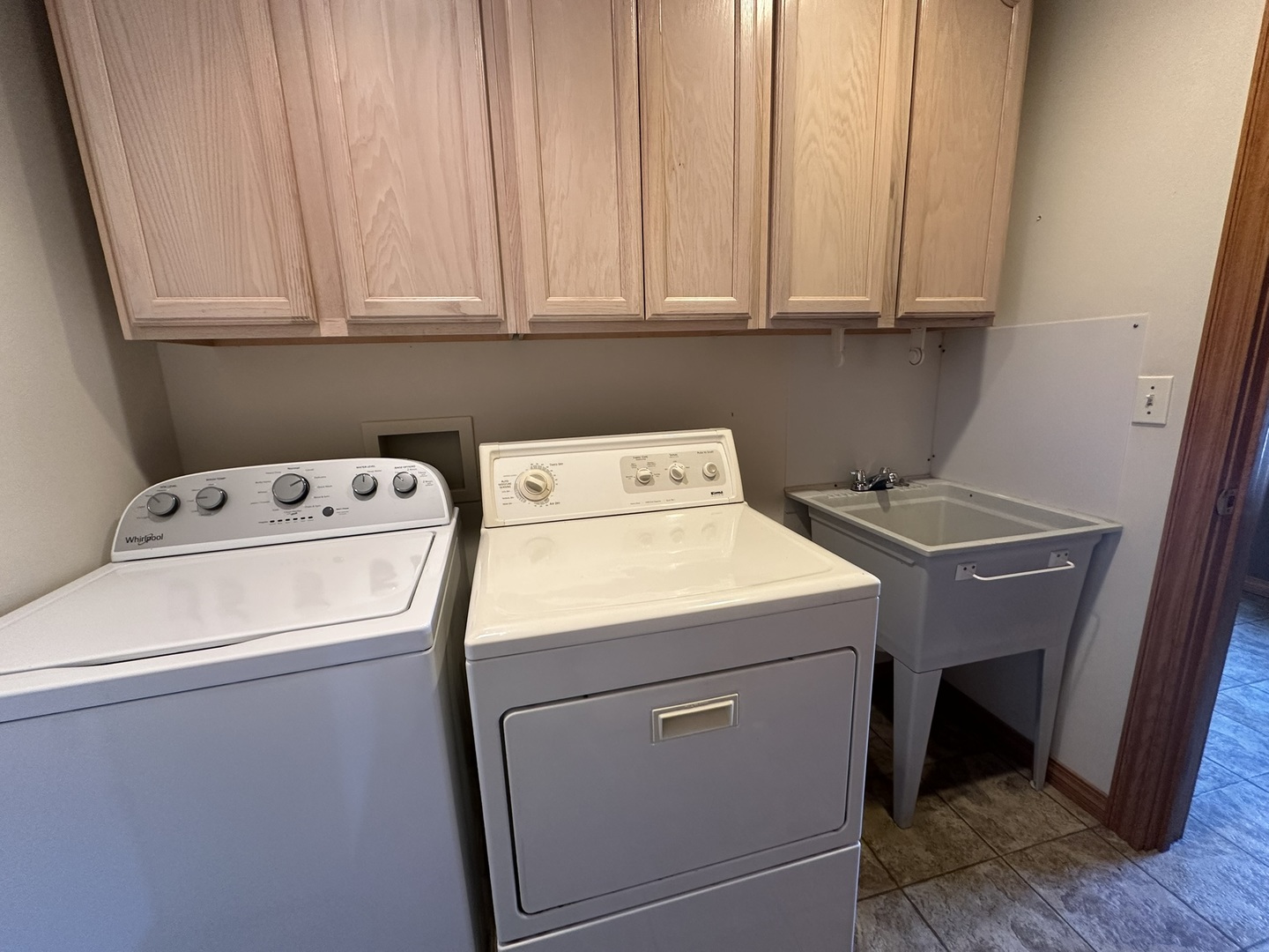 1005 North Fox Run Villa Grove, IL 61956 - Photo 13 of 45 a utility room with dryer and washer