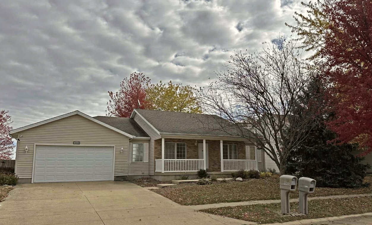 1005 North Fox Run Villa Grove, IL 61956 - Photo 2 of 45 a front view of a house with garden