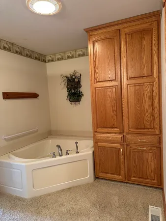 $249,900 | 1005 North Fox Run, Villa Grove, IL 61956