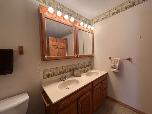 $249,900 | 1005 North Fox Run, Villa Grove, IL 61956