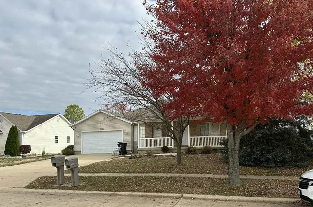 $254,900 | 1005 North Fox Run, Villa Grove, IL 61956