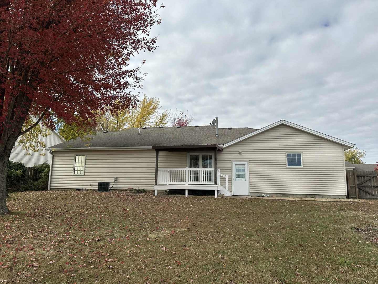 1005 North Fox Run Villa Grove, IL 61956 - Photo 36 of 45 a front view of house with yard