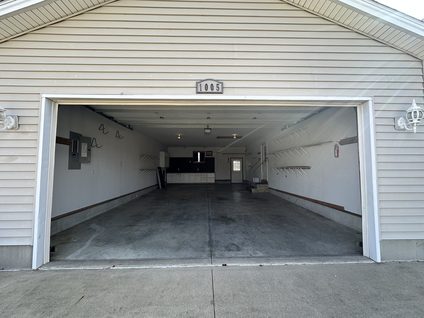 1005 North Fox Run Villa Grove, IL 61956 - Photo 44 of 45 a view of a garage