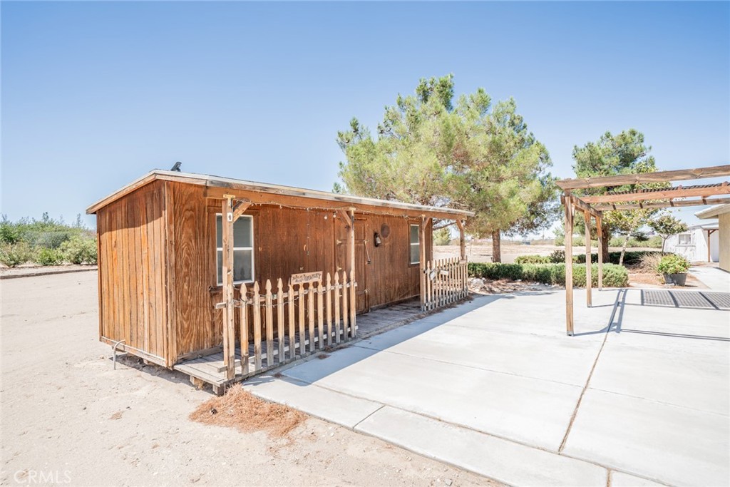 13880 Paramount Road Phelan, CA 92371 - Photo 37 of 54 a view of a house with a park