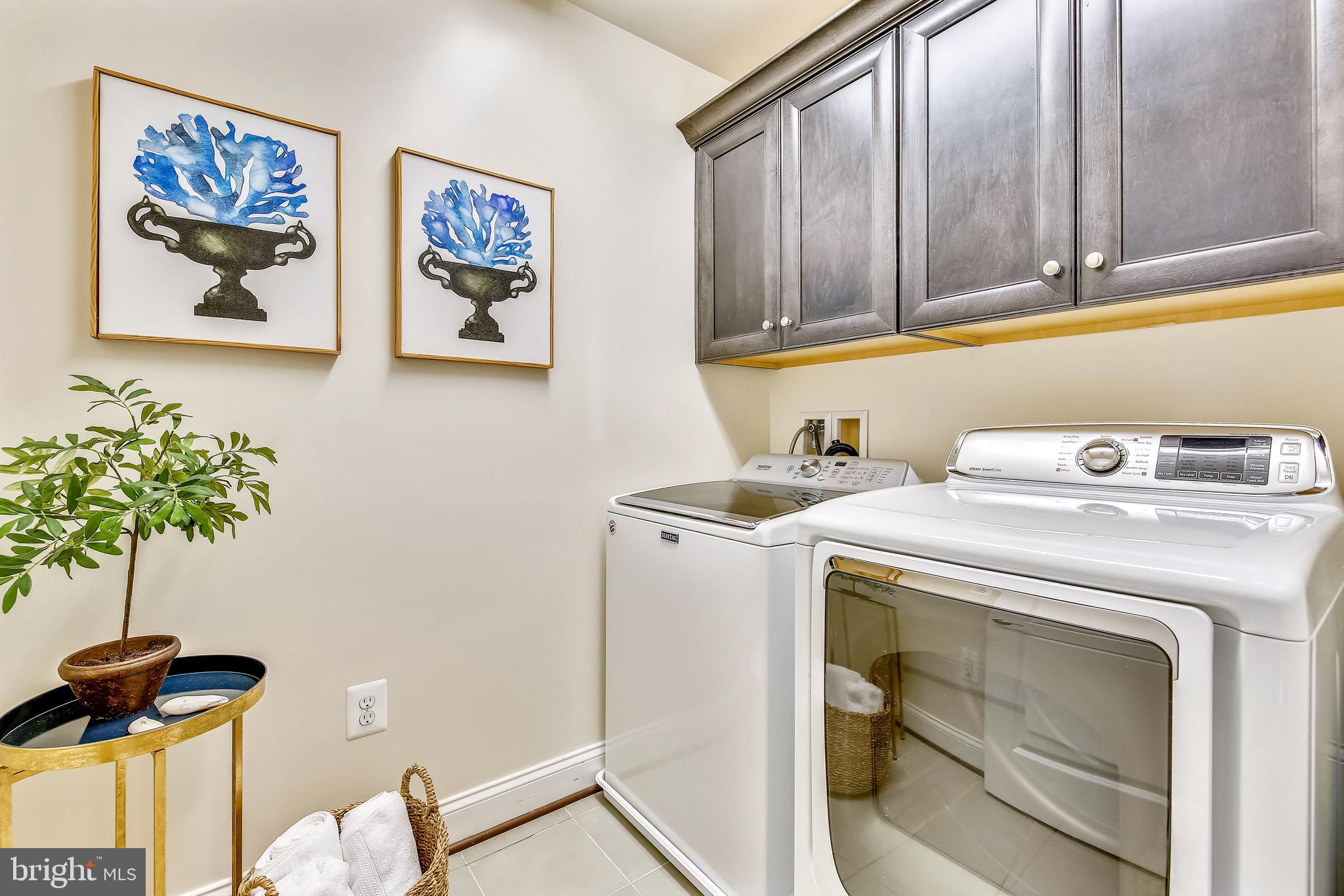 1411 Ridgeview Way Washington, DC 20007 - Photo 24 of 43 a utility room with dryer and washer