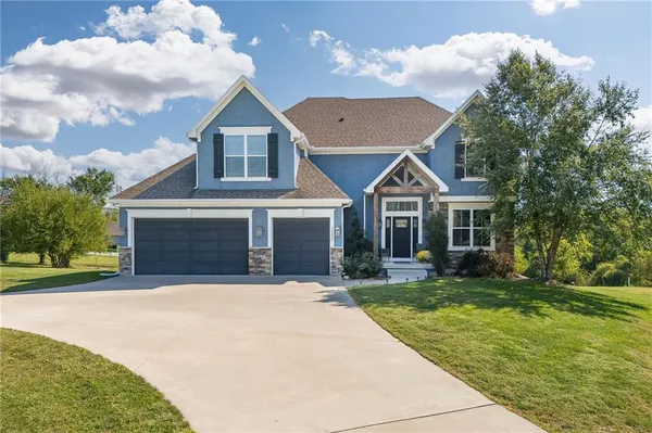 $700,000 | 17205 Thomas Lane Road, Smithville, MO 64089