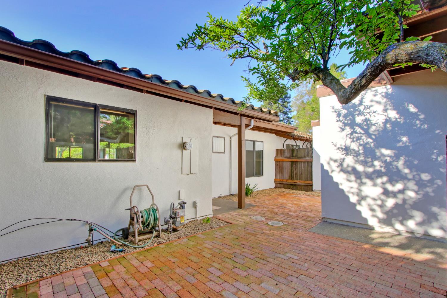 2526 Overhill Lane Davis, CA 95616 - Photo 6 of 60 a front view of a house with garden