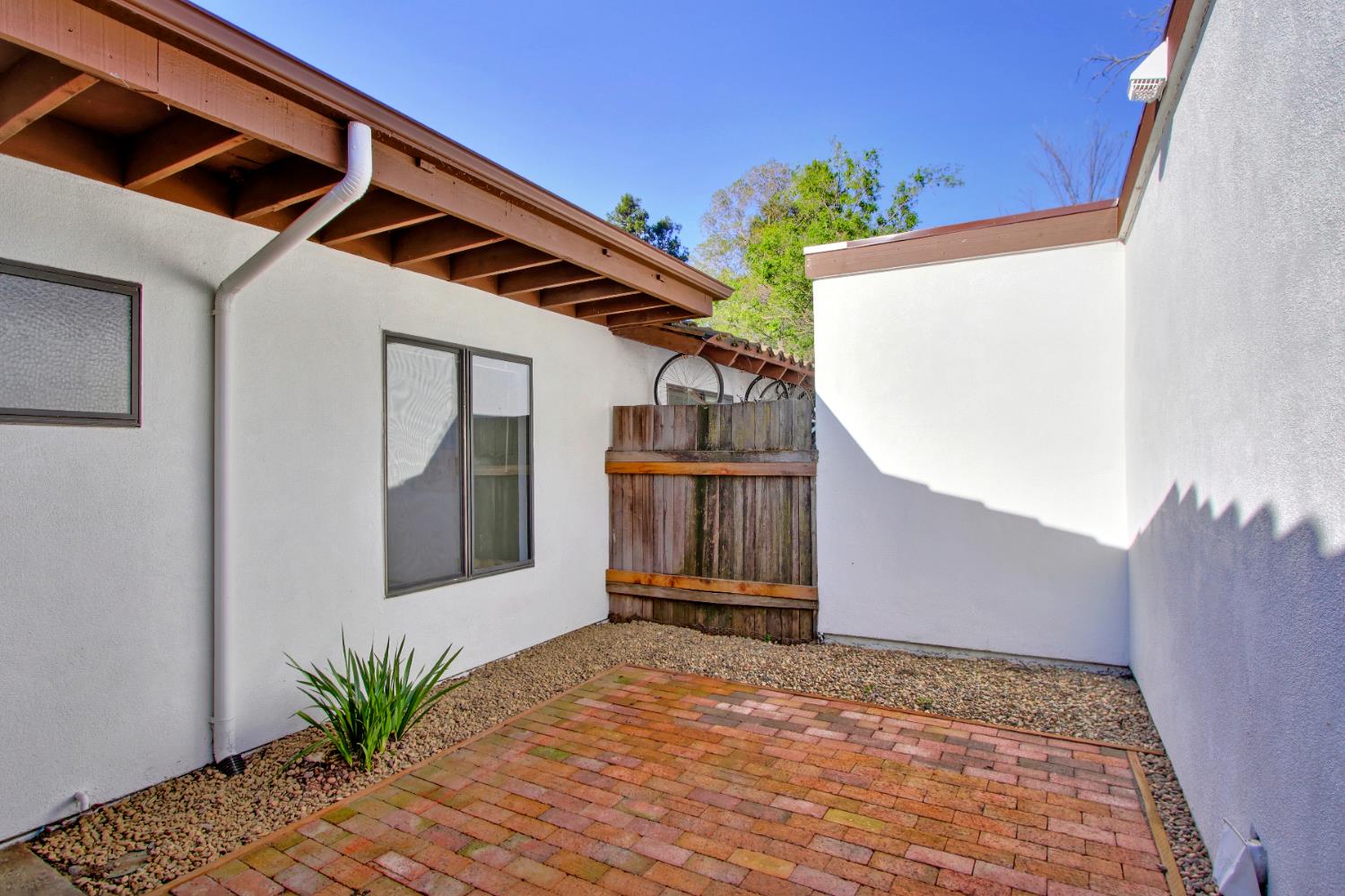 2526 Overhill Lane Davis, CA 95616 - Photo 7 of 60 a front view of a house with a yard