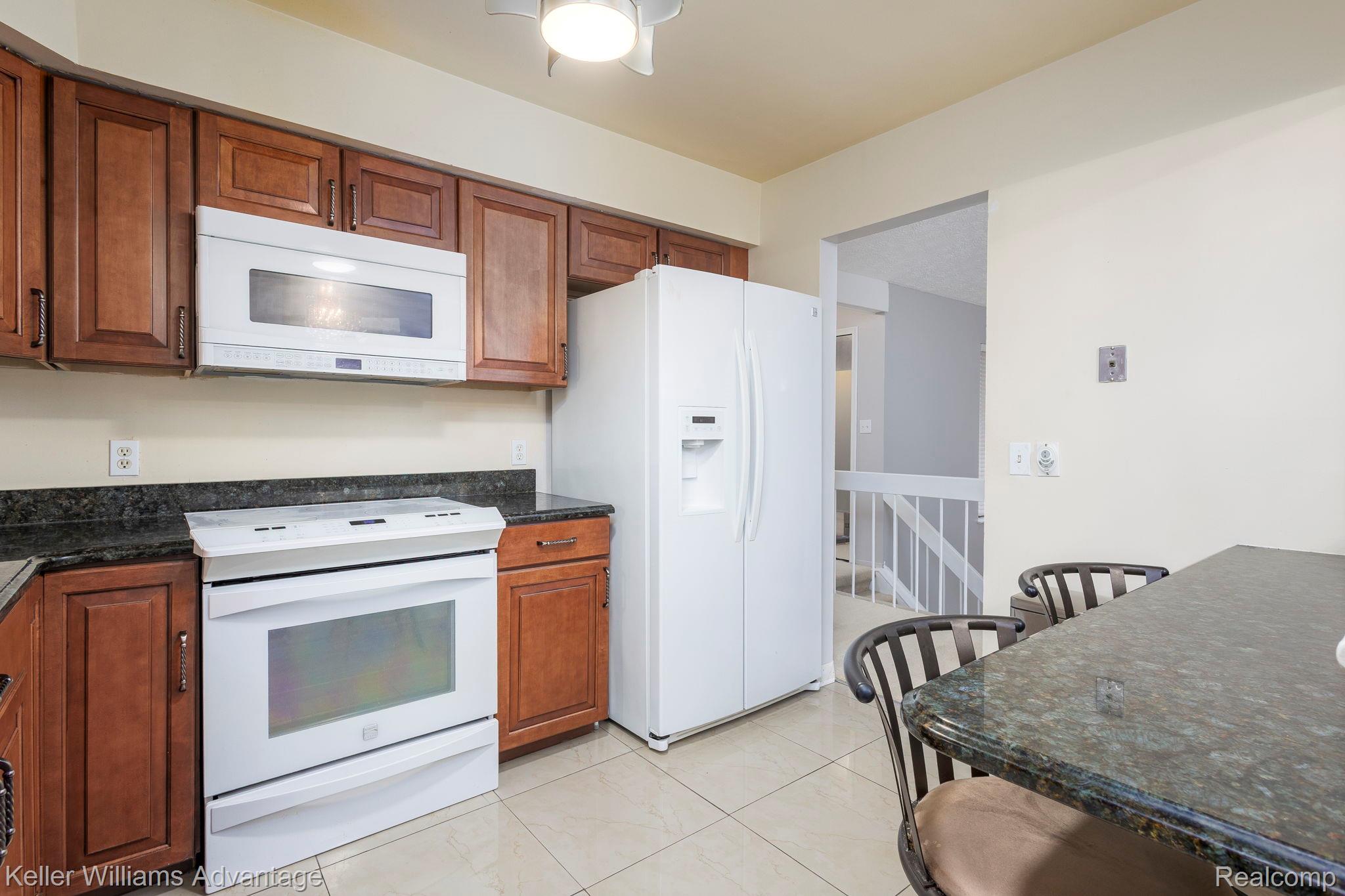 24285 Evergreen Road Southfield, MI 48075 - Photo 7 of 17 10-web-or-mls-24285 Evergreen Rd (10 of 19).jpg
