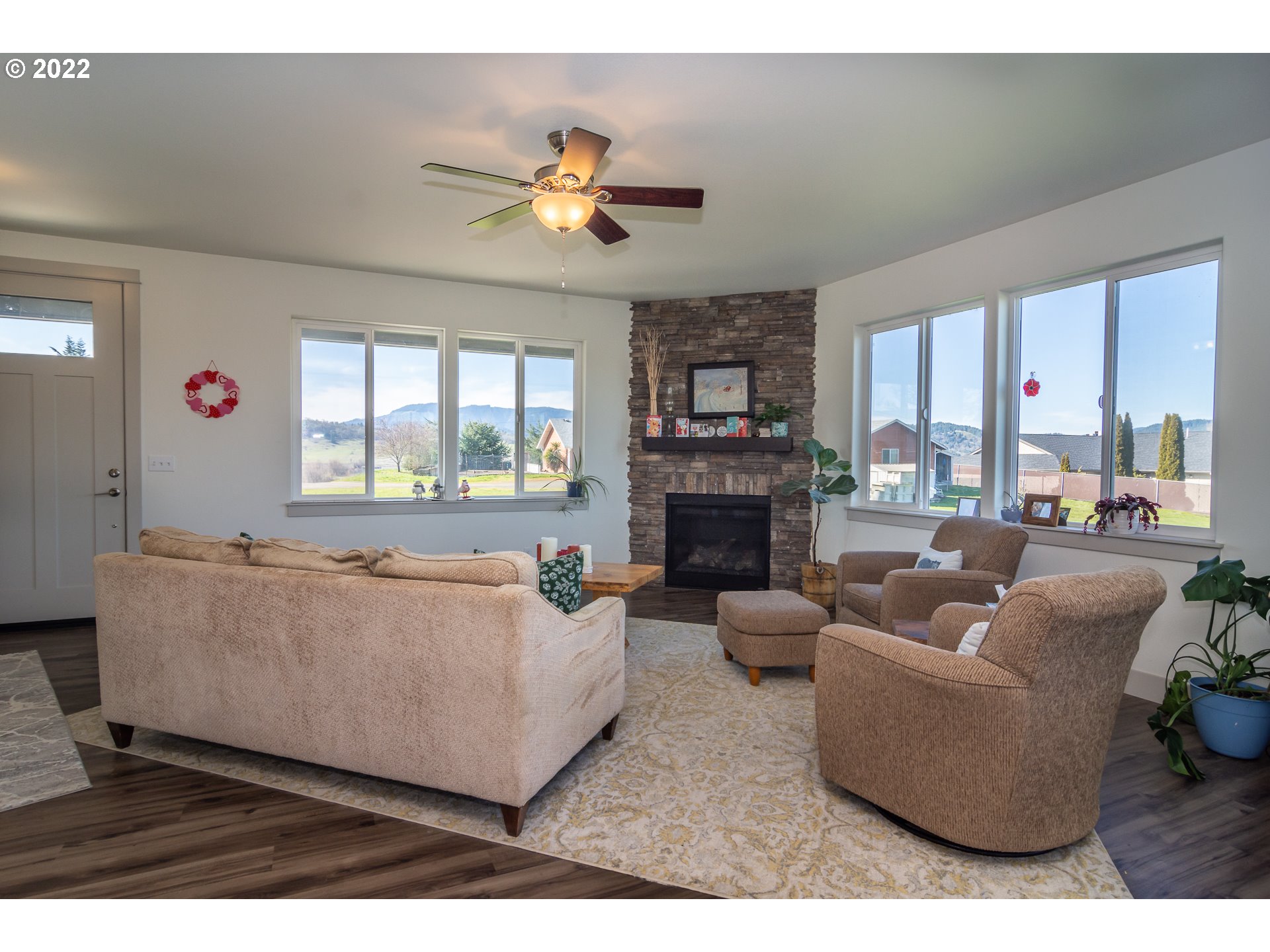 393 Southwest Church Road Sutherlin, OR 97479 - Photo 6 of 32 Gallery Image 6