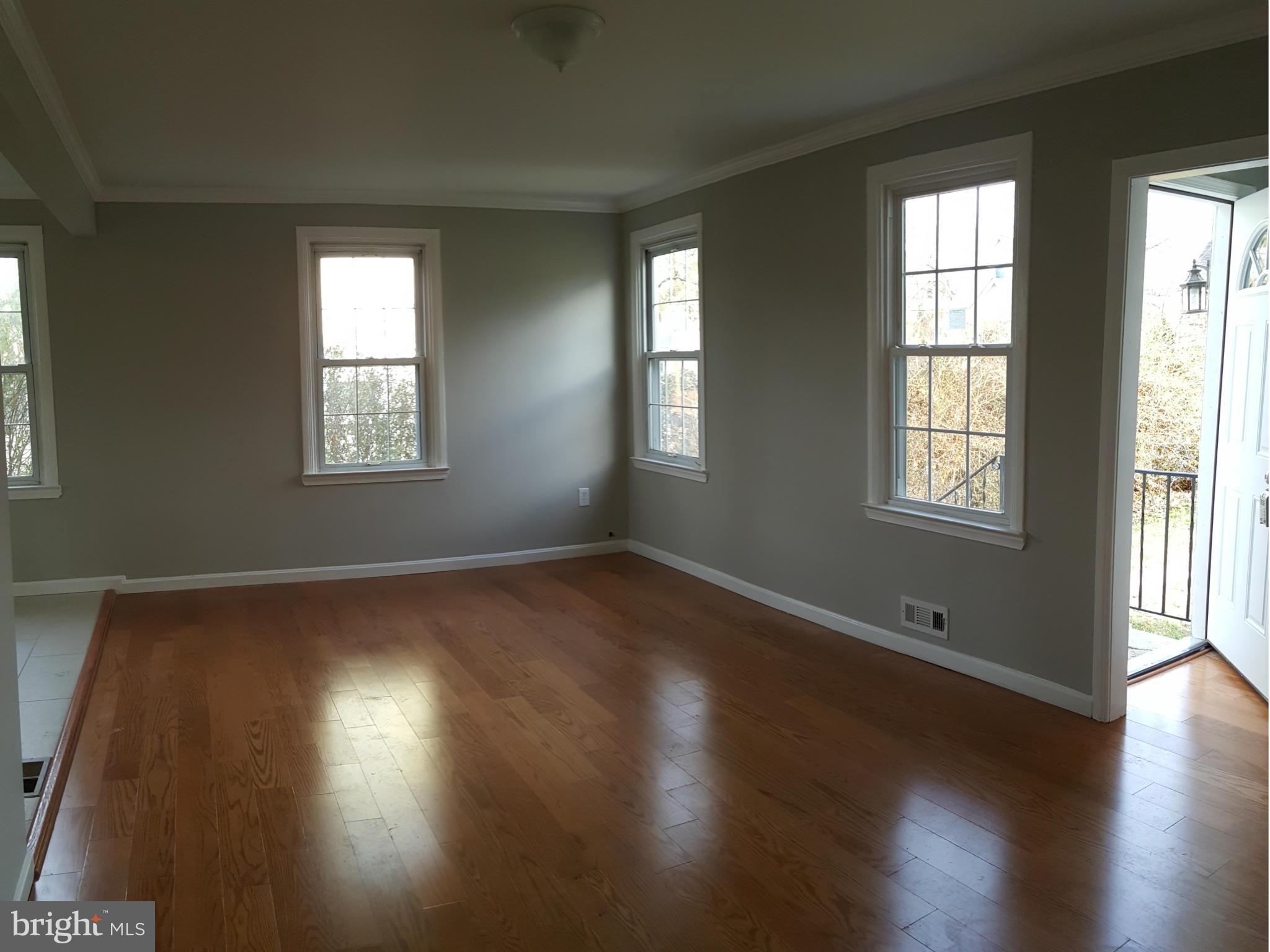 2126 Northland Road Baltimore, MD 21207 - Photo 23 of 26 Living Room