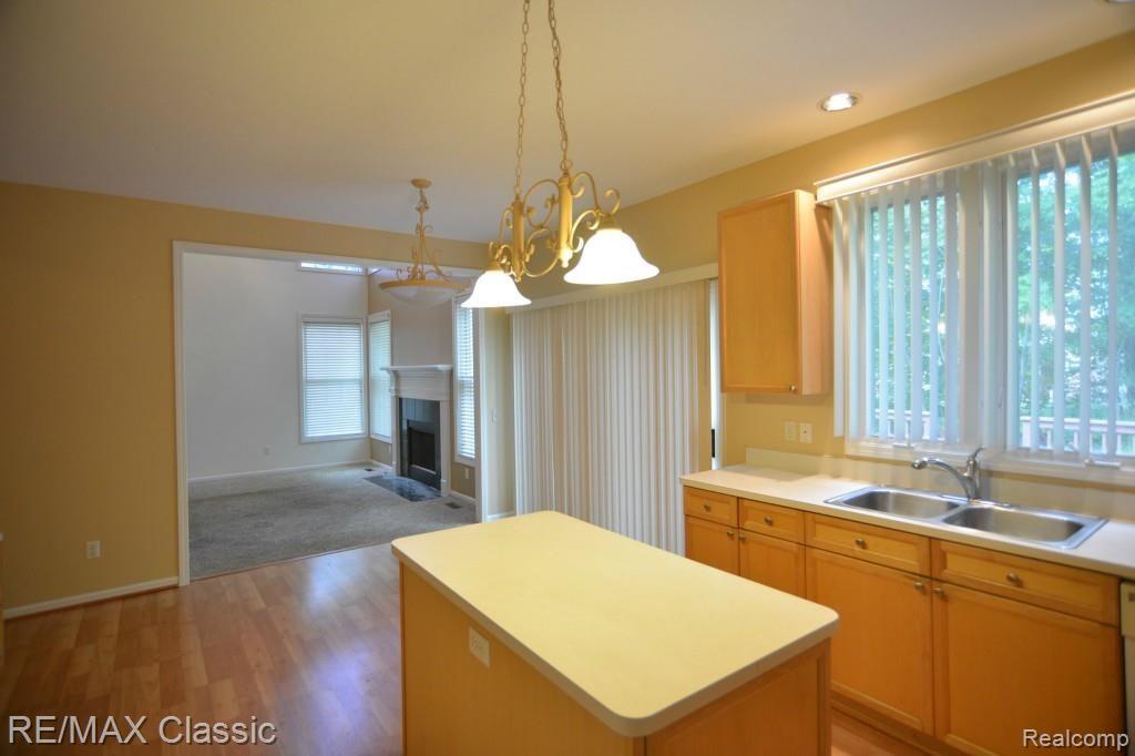 1184 Chesapeake Rochester, MI 48307 - Photo 15 of 36 16.jpg