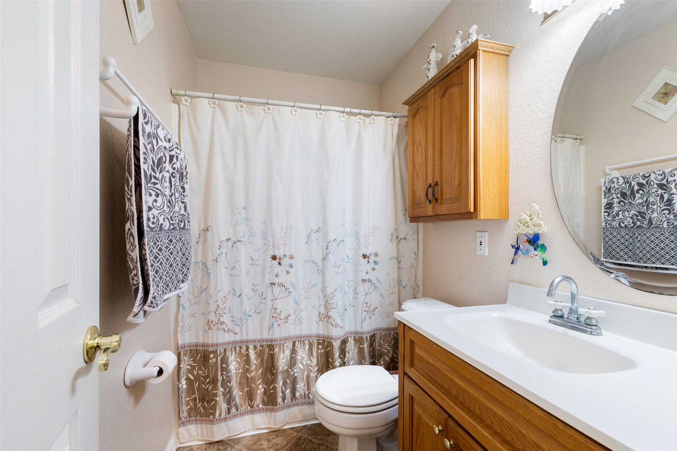 399 Upper Elgin River Road Elgin, TX 78621 - Photo 16 of 39 Full bath with vanity and toilet