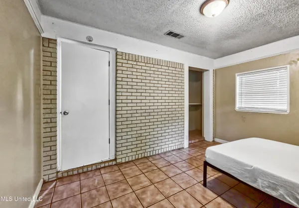 $180,000 | 563 Riceville Road, McHenry, MS 39561