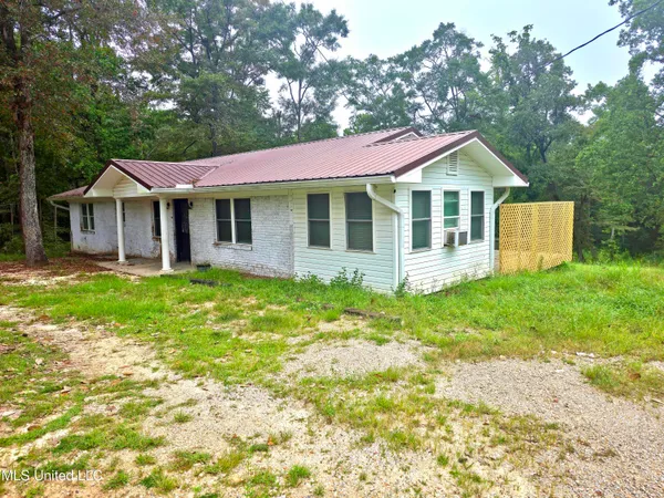$180,000 | 563 Riceville Road, McHenry, MS 39561
