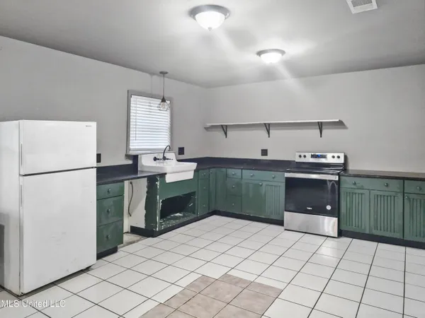 $180,000 | 563 Riceville Road, McHenry, MS 39561